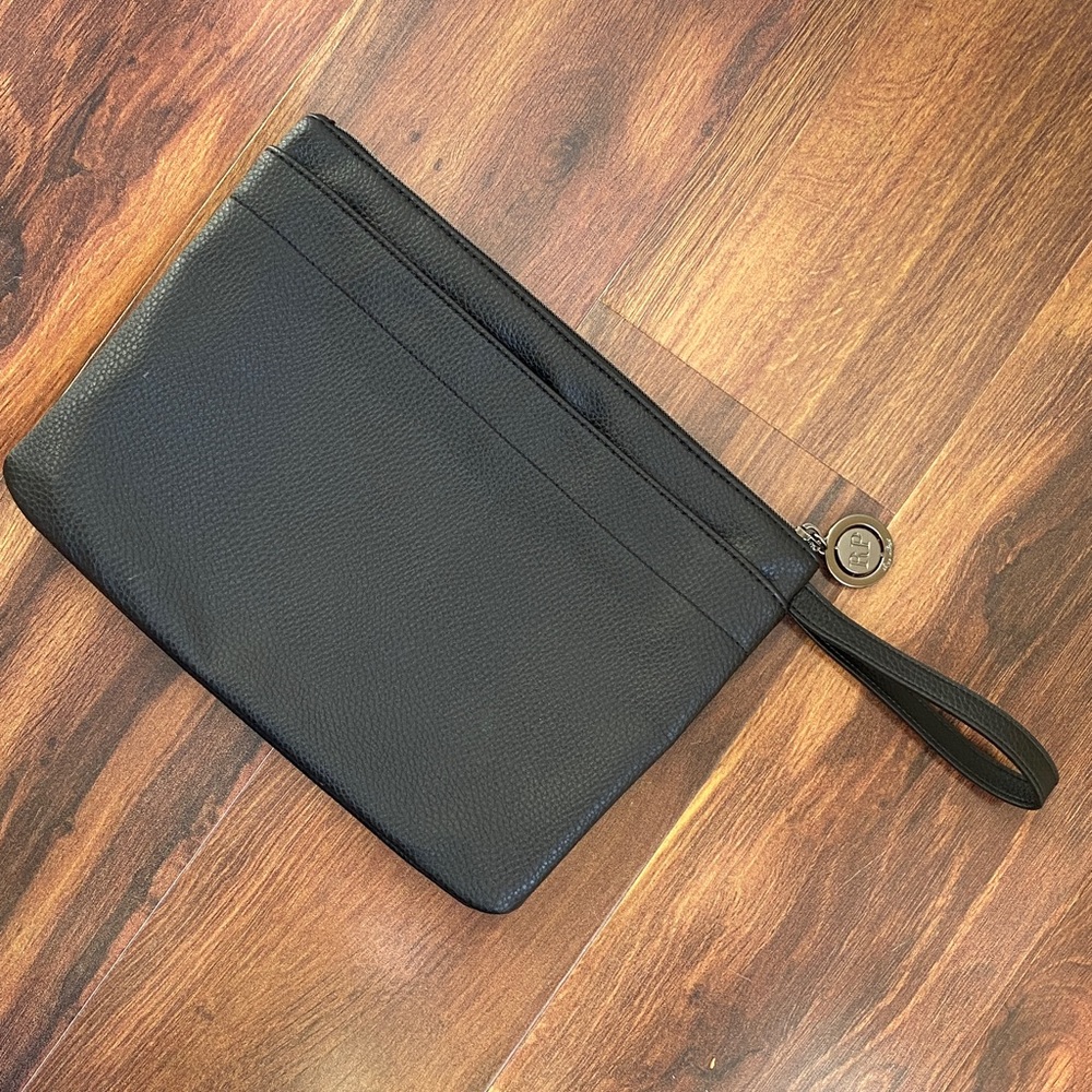 Rachel Parcell Itzy Ritzy Pebble Leather Wristlet Clutch Bag Magnetic Sleeve